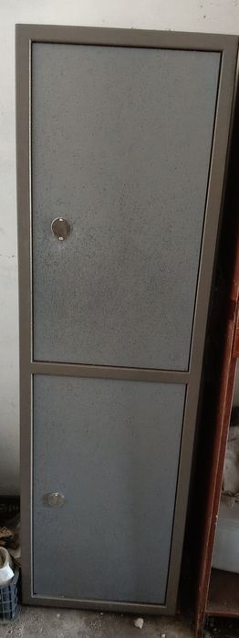 Продам сейф металлический .