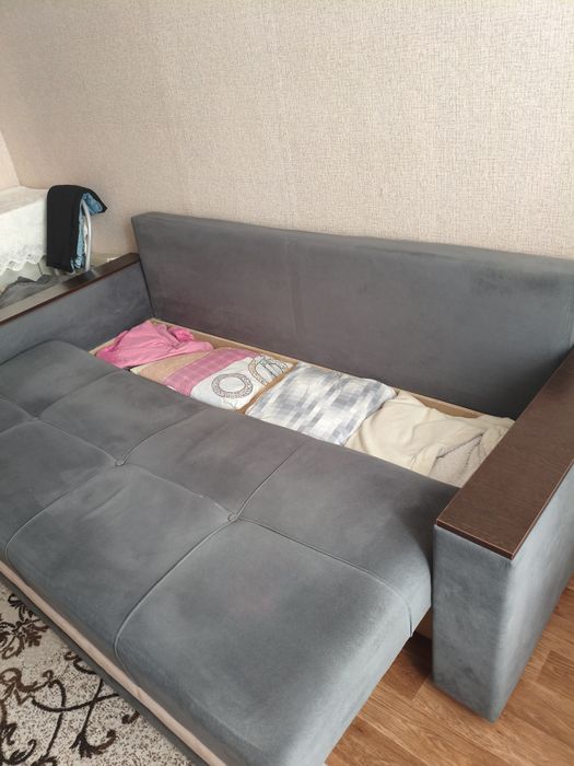 Продам диван б/у в хорошем состоянии.