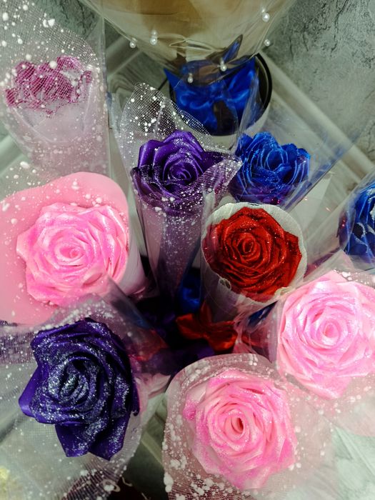 К,у́л мехнати Билан ясалган сун'ий гуллар .Донаси 30.000 /Букети 150.