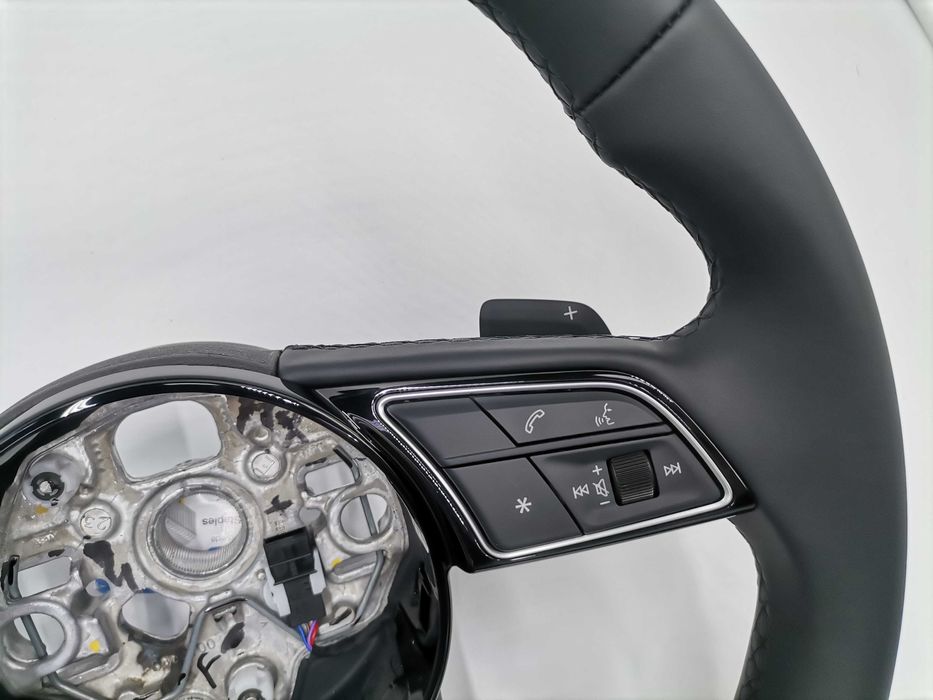 НОВ ОЕ Audi Черен Кожен Мулти Волан A1 GB A3 S3 8Y 82A419091AF