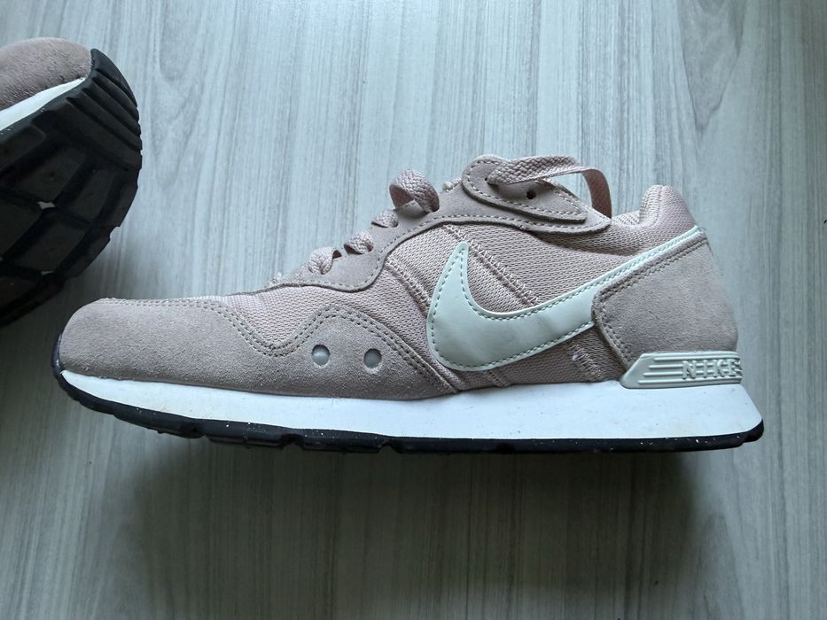 Дамски маратонки Nike 38.5 номер