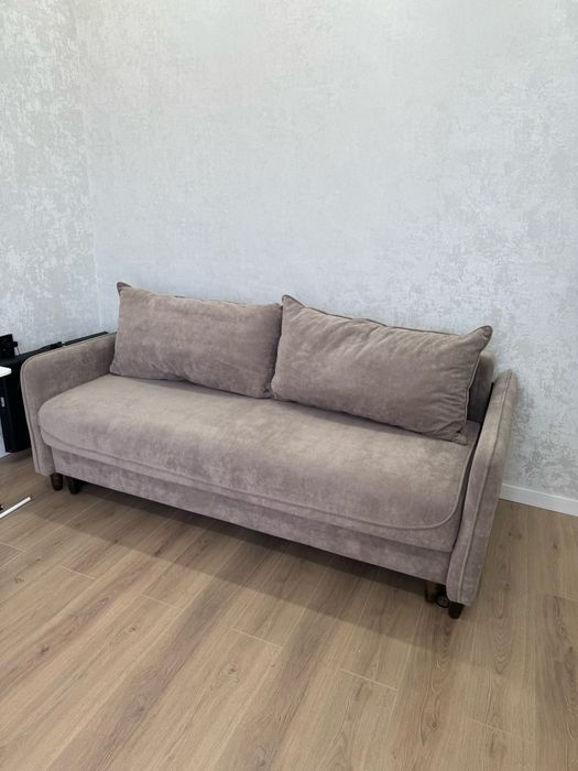 Срочно продаю диван