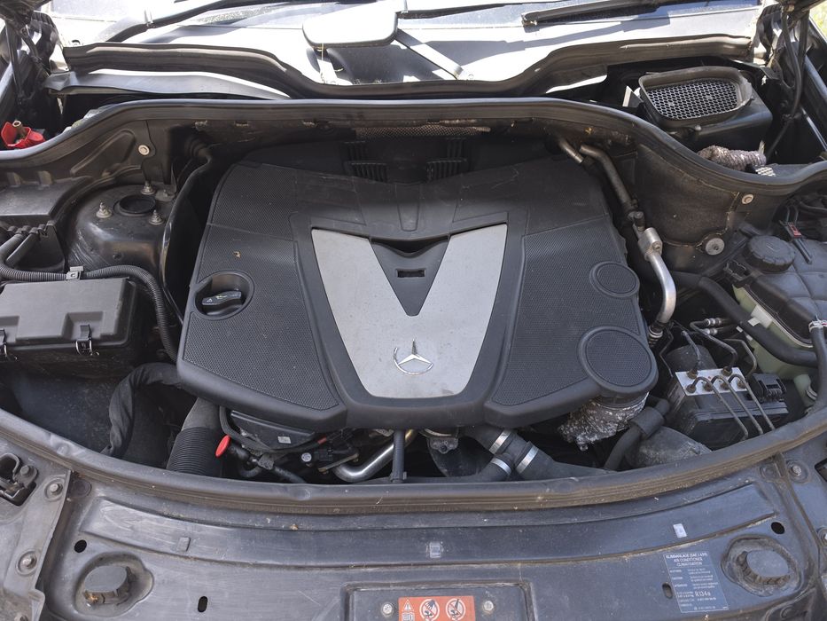 Dezmembrez Mercedes ml320 2010