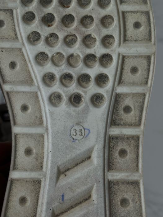 Продам школьные туфли tiflani