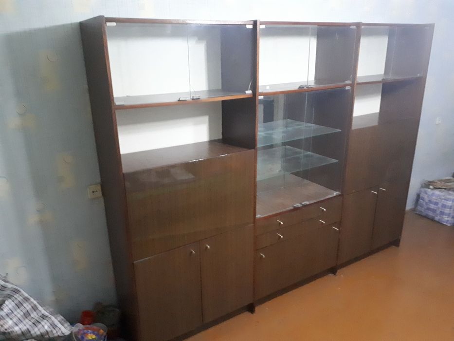 Продам  шкаф- сервант  СССР