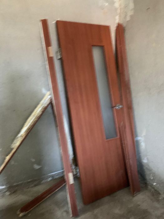 Пол деревянный и двери