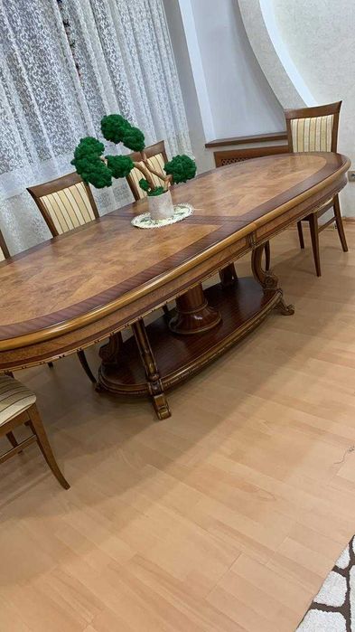 Продаю стол и 8 стульев, г. Караганда