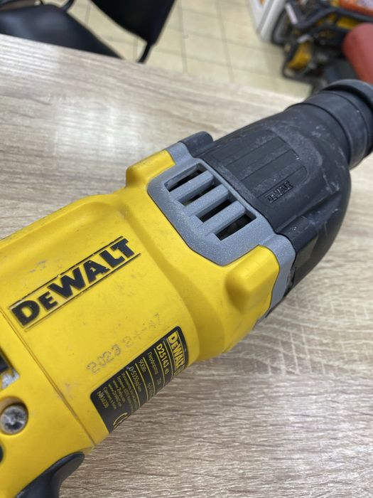 Перфоратор DeWalt D25143 (Ос14Б)