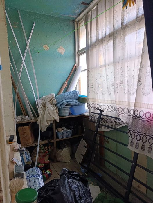 Массив Феруза 2х комнатная без ремонта