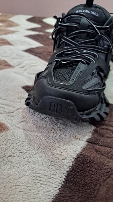 Balenciaga track led