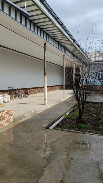 Ховли уй жихозлари билан сотилади