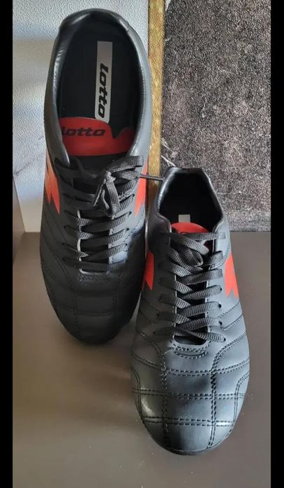 Бутцы футбольные