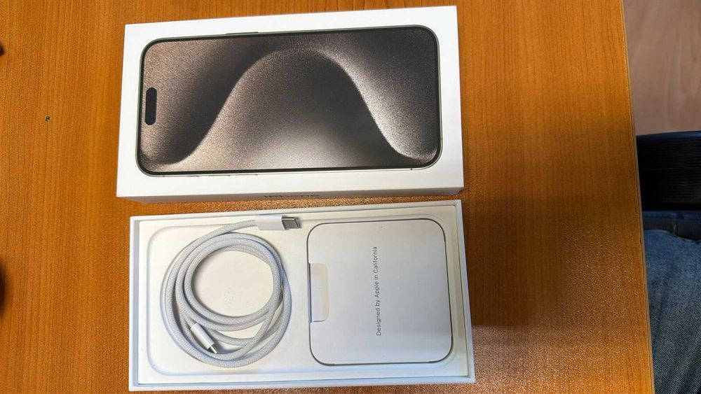 iPhone 15 Pro Max 256GB titanium с гаранция , перфектно състояние