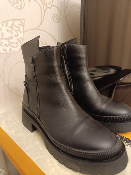 Ботинки женские продаю