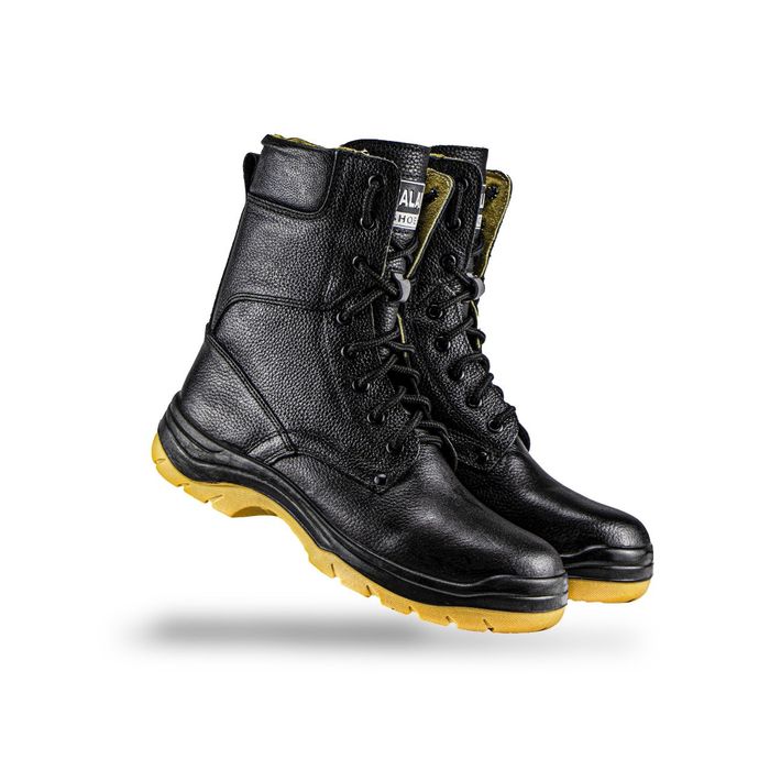 Военные сапоги...