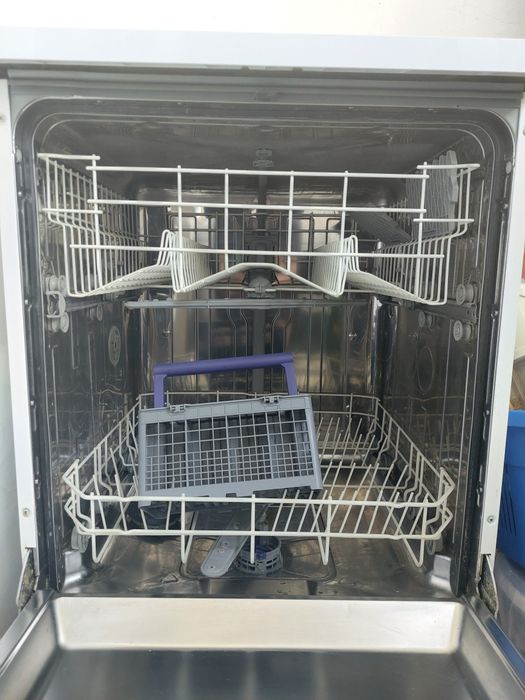 Посудомоечная машина. Продам с переездом посудомоечную машину .