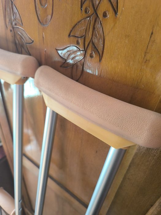 Патерици(използвани 3 пъти)