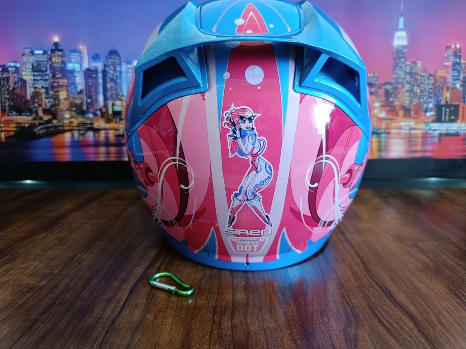 Мото шлем от бренда ICON siren