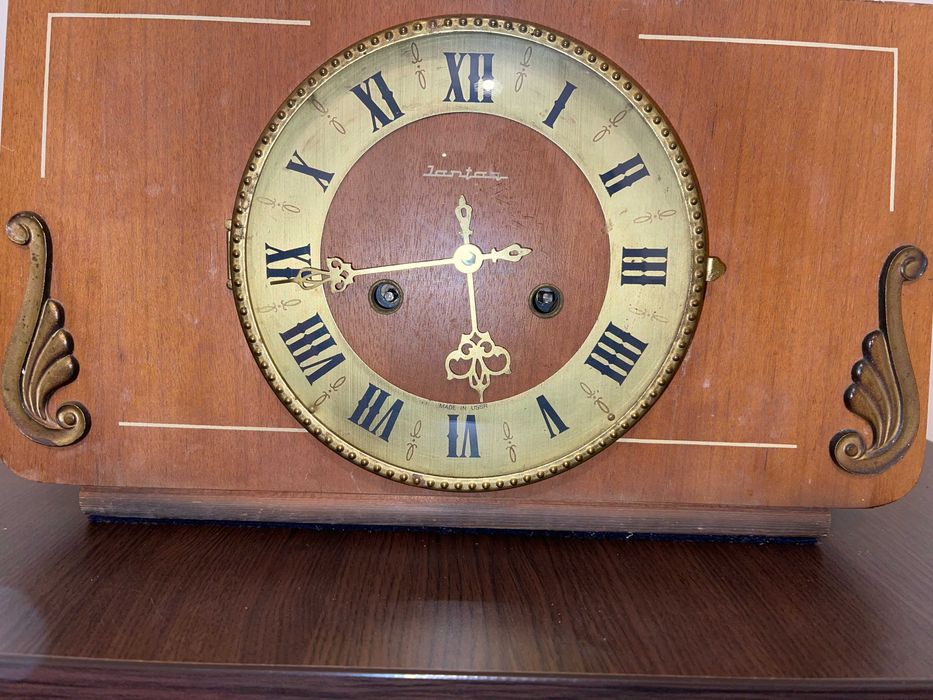 Ceas de șemineu cu pendulă interioară