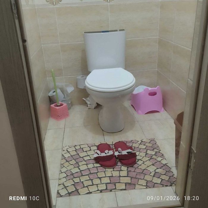 Guliston shahar Yangi bozorda kvartira sotiladi