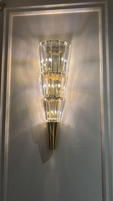 Продам люстры и бра