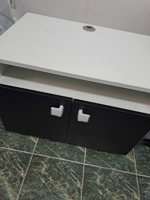 Етажерки 2бр. и TV шкафче на колелца