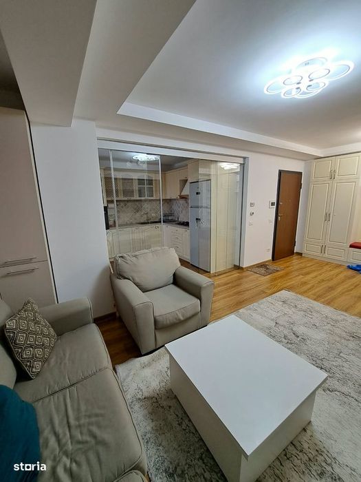 Apartament cu 3 camere semidecomandate, Centru