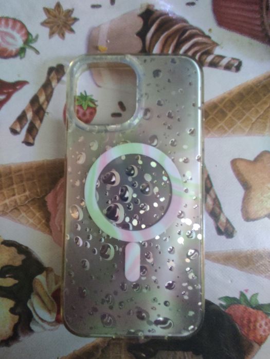 Чехлы на iPhone 13