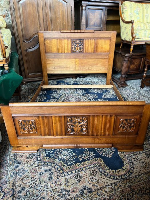 Масивно дъбово легло.