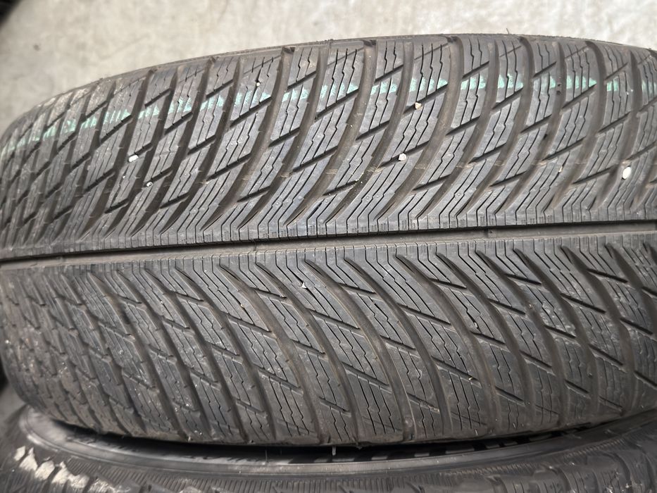 Vand 2 anvelope 245/45/18 michelin de iarnă ca noi