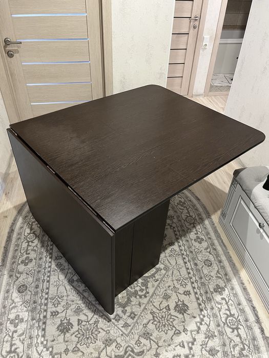 Продам книжный стол