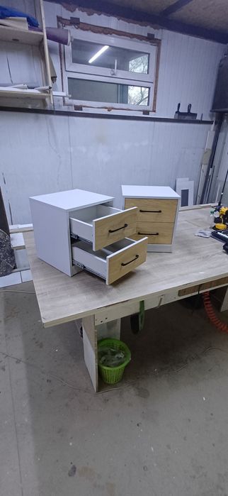 Прикроватные тумбы