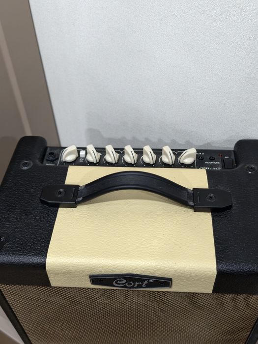 Комбо-усилитель cort cm15r