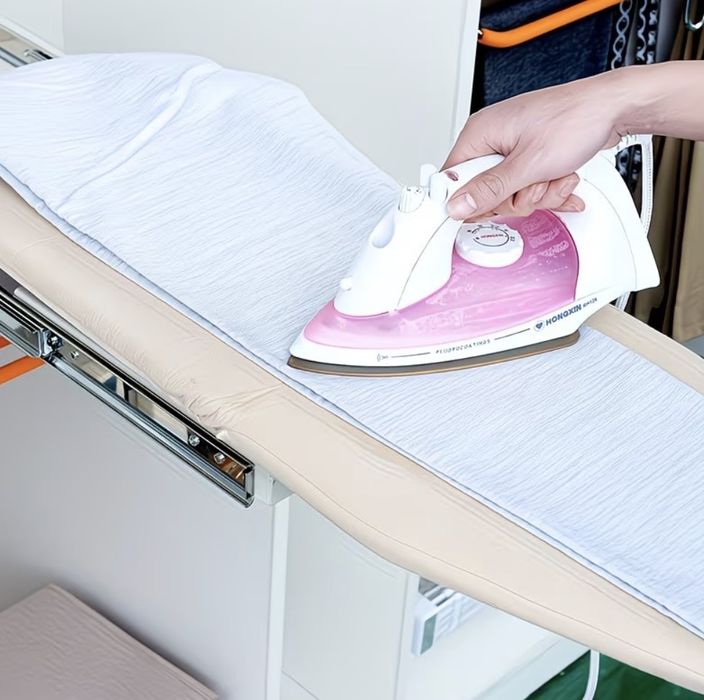 Сгъваема и компактна гладачна дъска на релси