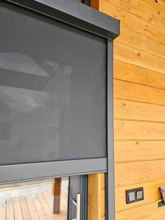 Два броя външни текстилни електрически роло щори 2370 мм X 2505 мм