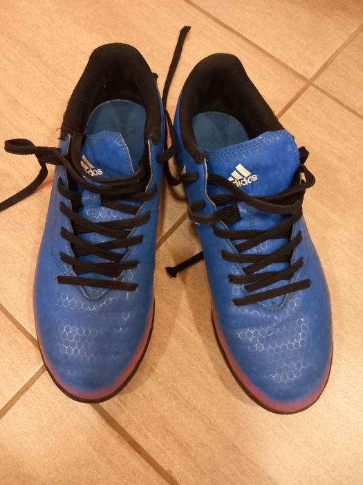 Футболни обувки Adidas 38