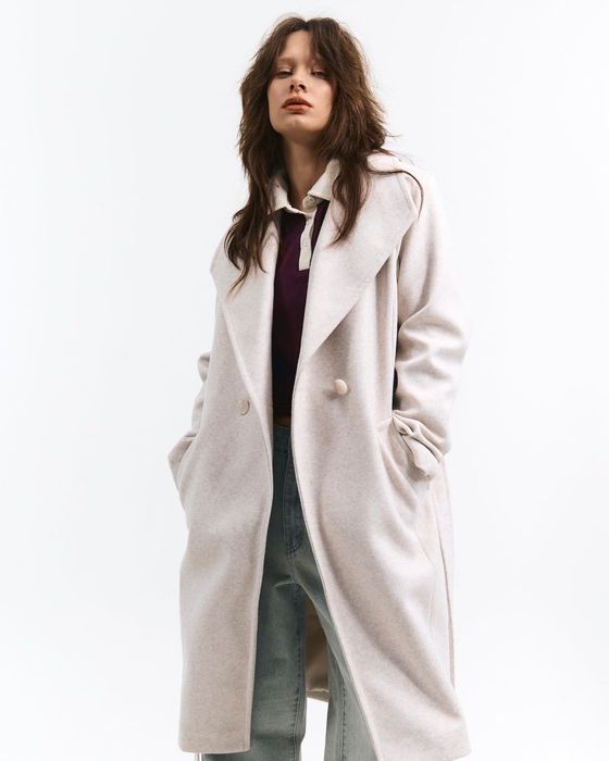 Бежово зимно палто