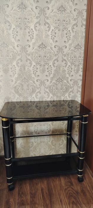 Подставка под телевизора продам, стеклянный