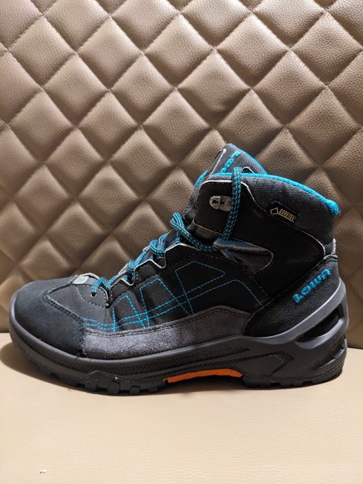 Vând ghete Lowa, impermeabile cu Gore tex, mărimea 36