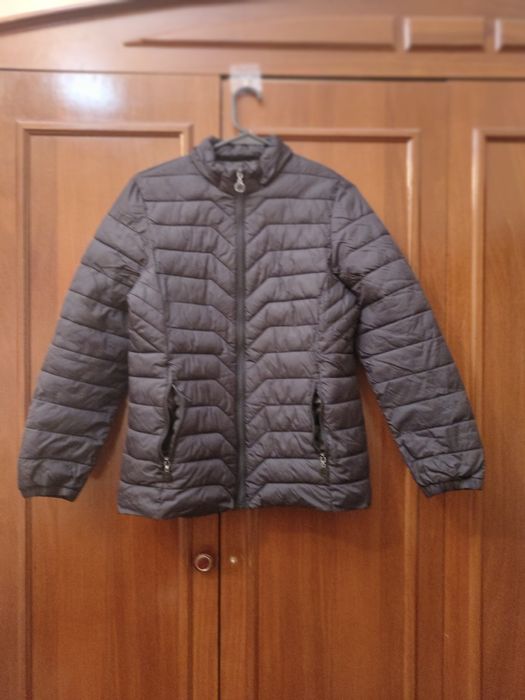 Куртка женская (капюшон потеряла)