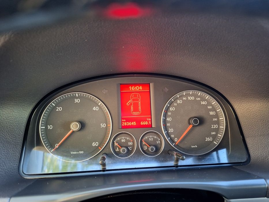 VOLKSWAGEN Touran 2010 — imagine 5
