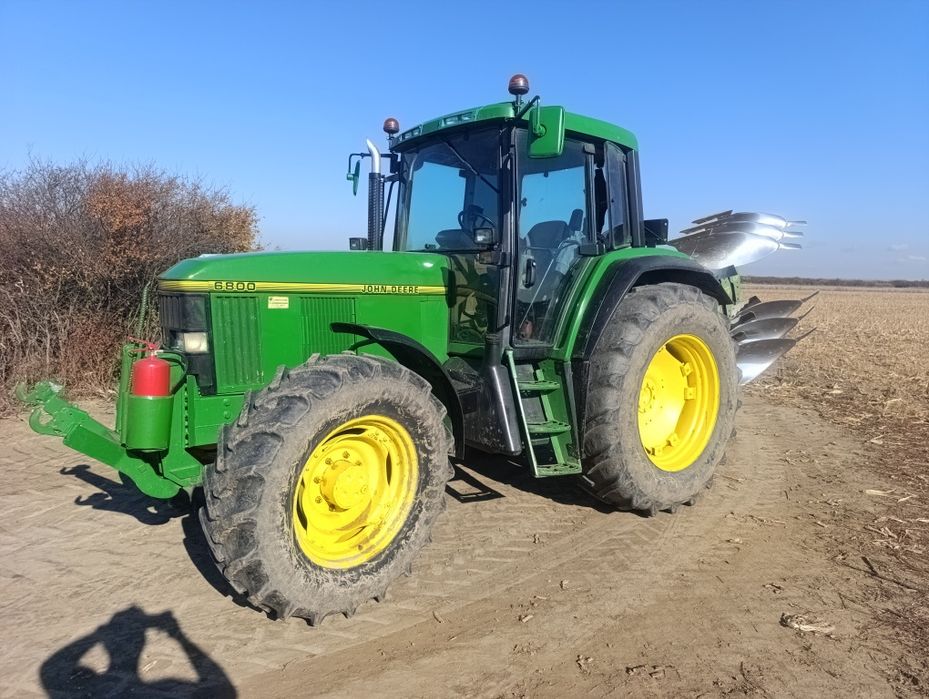 John  Deere 6800