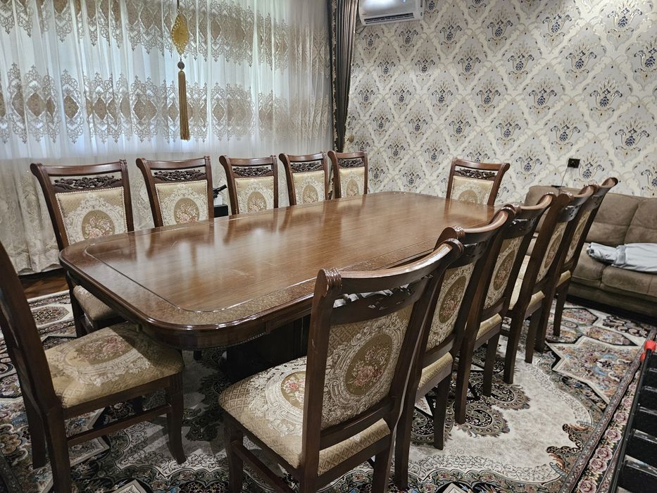 Продаю стол и стулья