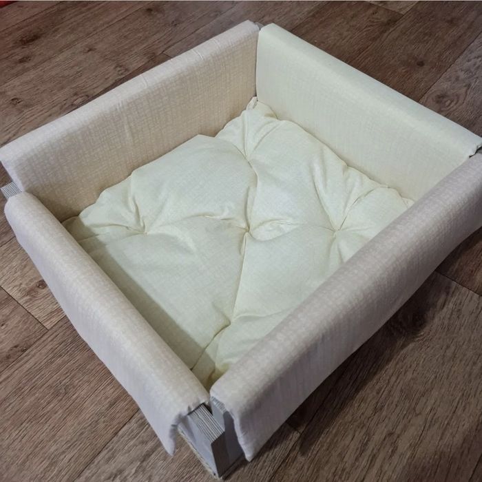Для кошек. Домики, лежанки, когтеточки.