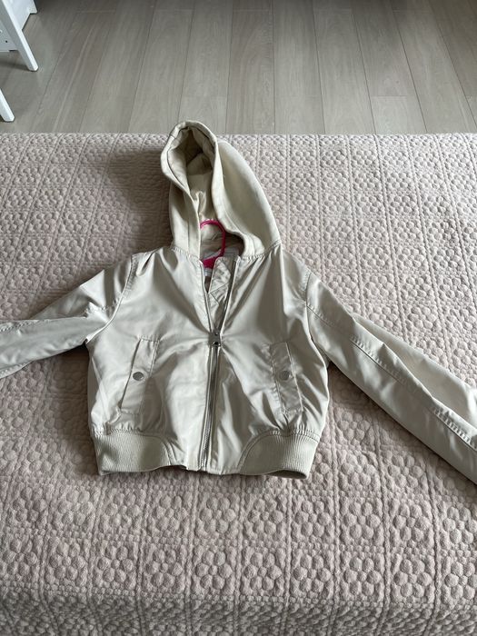 Бомбер-ветровка на девочк