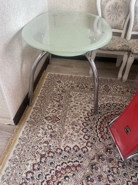 Стол стеклянный продам
