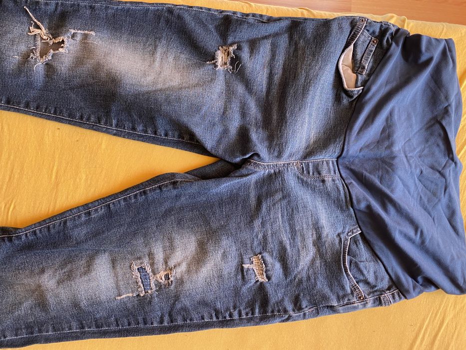 Vand blugi pentru gravide