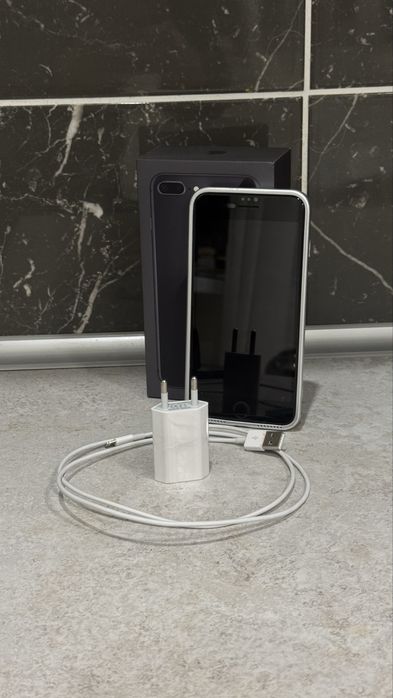 iPhone 8 Plus 64GB в идеальном состоянии
