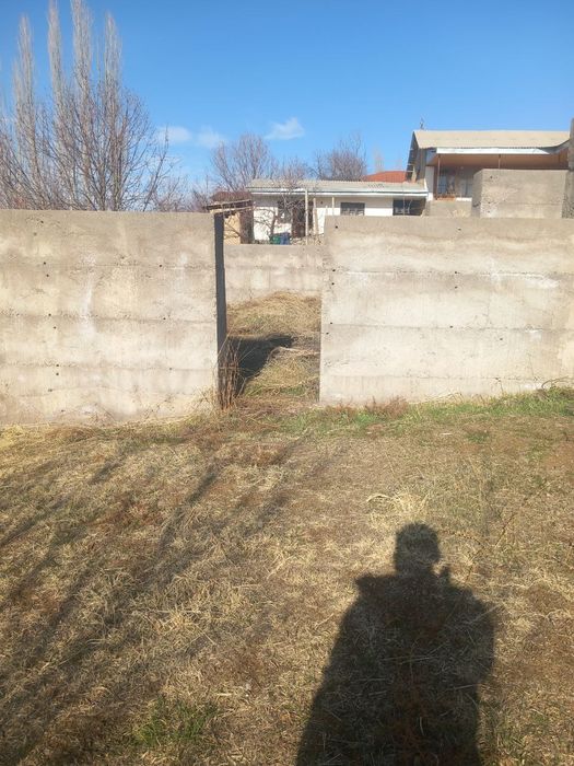 Земелний участка прадаётся 13,5 сот паркент,невич.Yer uchastka sotilad