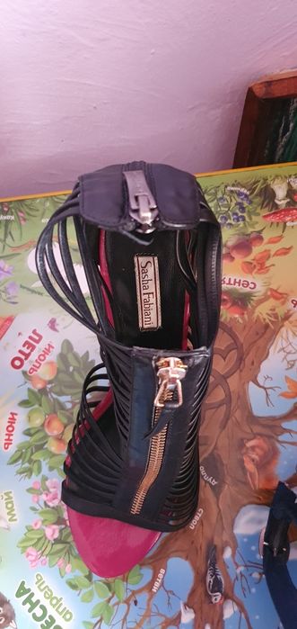 Кожаные босоножки